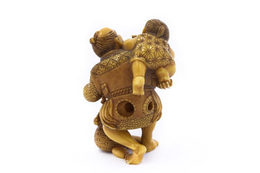 Netsuke Fisherman with Child by Gyokusho 0616