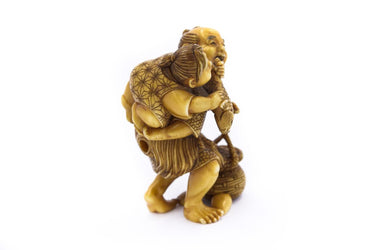Netsuke Fisherman with Child by Gyokusho 0616