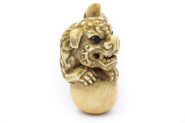 Netsuke Foo Dog on Ball 0596