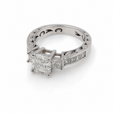 18K WHITE GOLD DIAMOND RING