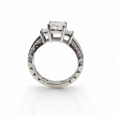 18K WHITE GOLD DIAMOND RING